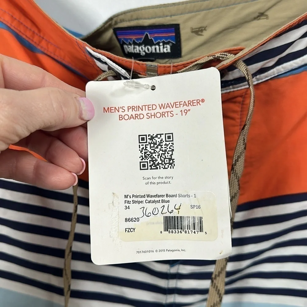Patagonia printed Wavefarer board shorts 19” size 34. NWT